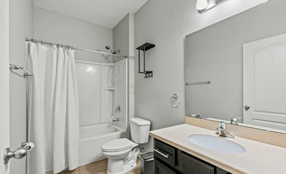 Building Photo - 904 Rose Garden Ct