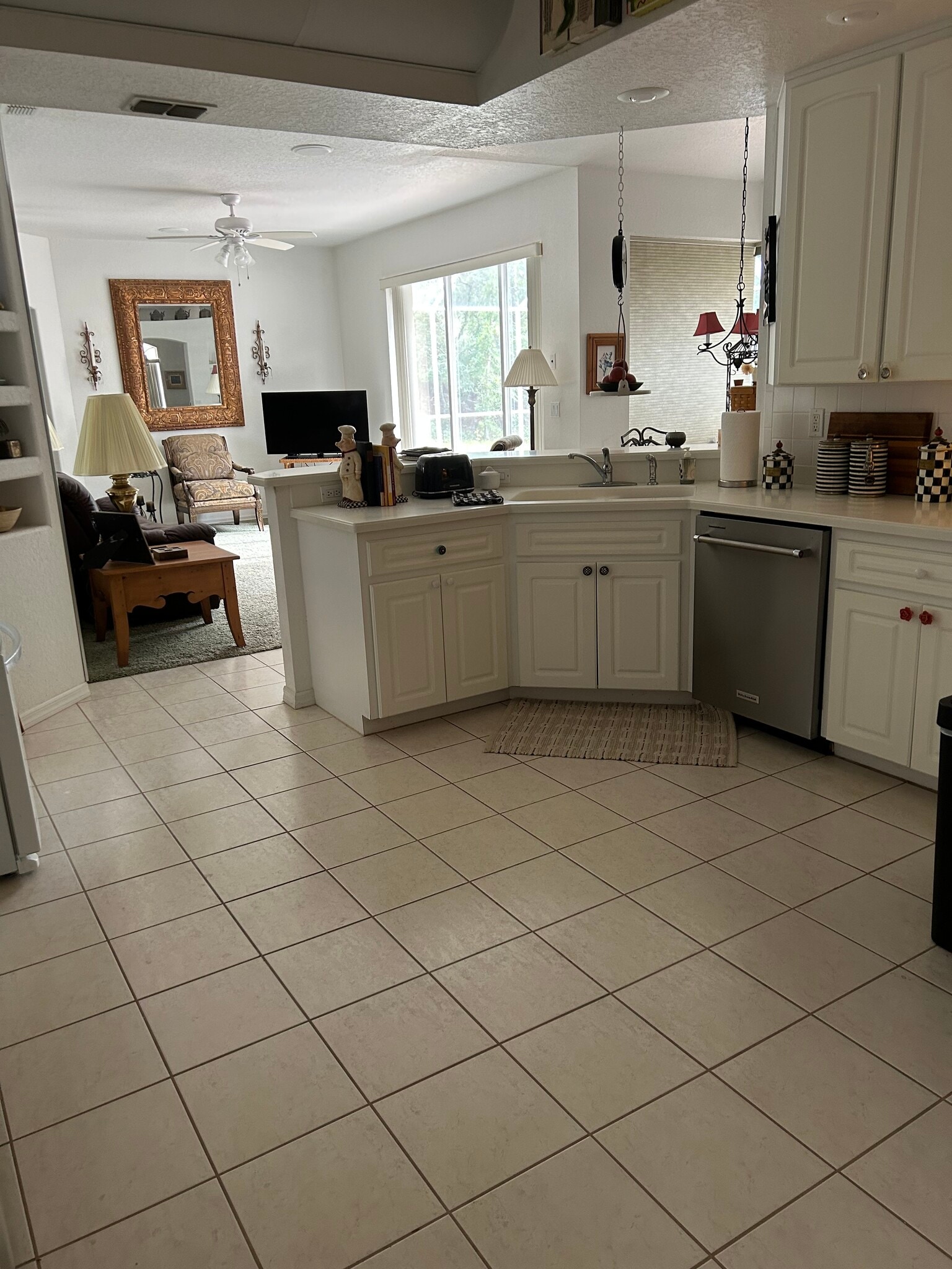 Shared kitchen - 4 Poppy Ct