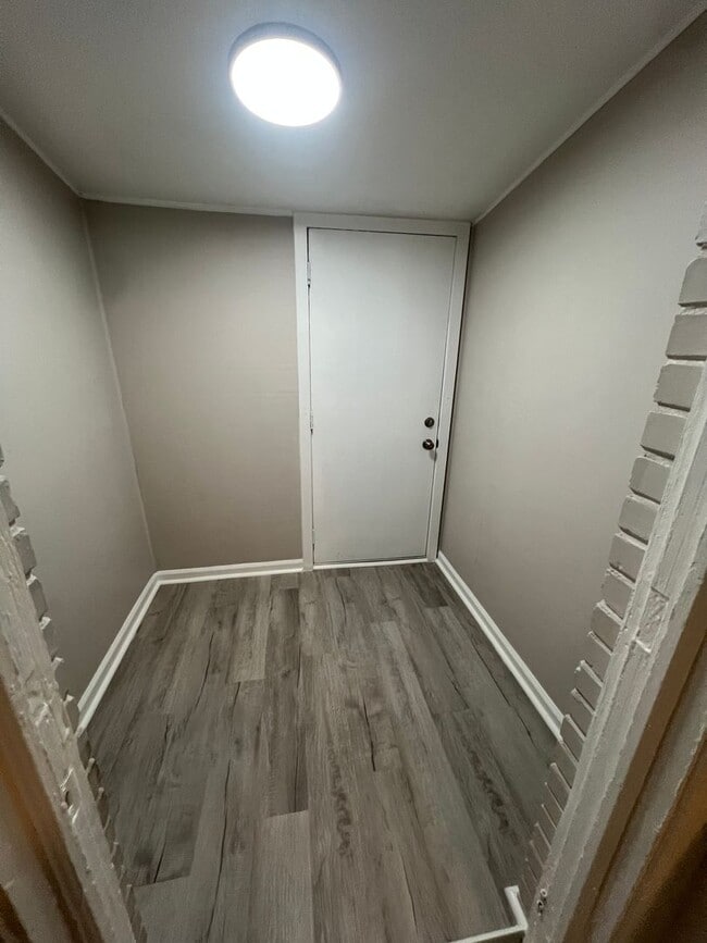 Building Photo - Remodeled 2 Bedroom in Camp North End area