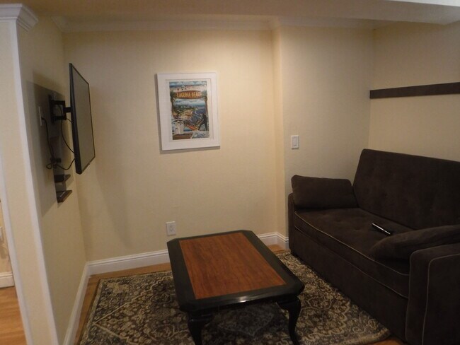 Building Photo - 1053 Park Ave