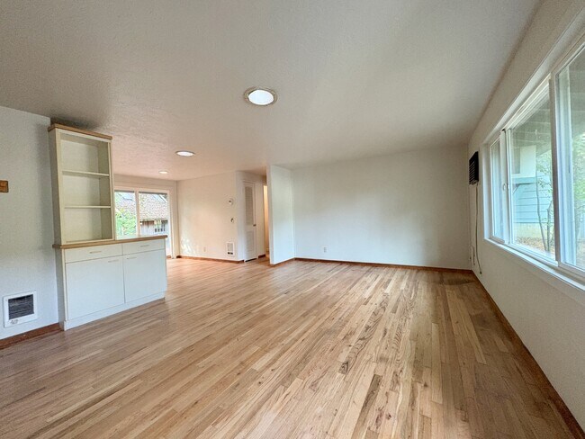 Building Photo - 3060 Onyx St