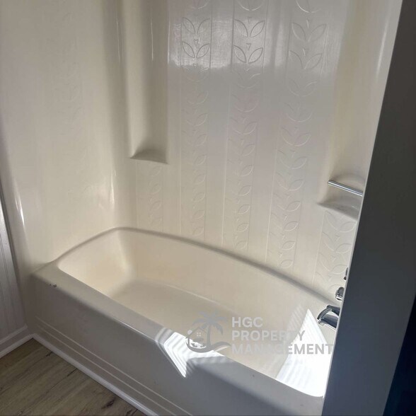 Building Photo - 404 Miles St