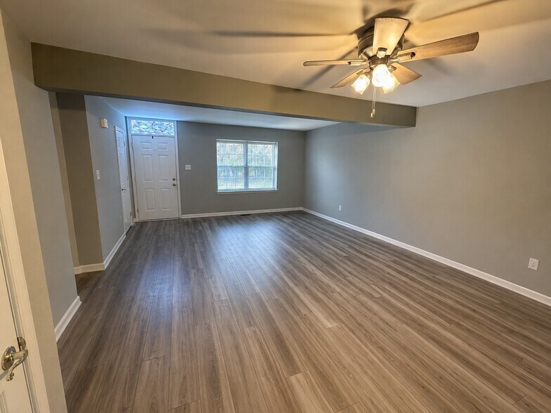 Building Photo - 739 Orley Pl