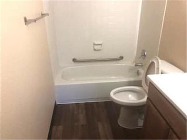 Building Photo - 1213 6th Ave