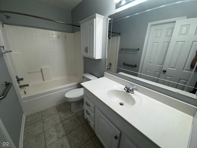 Building Photo - 6735 Lexington Cir