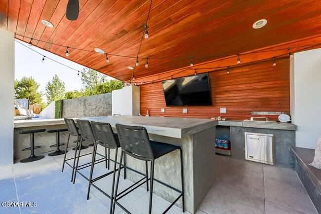 Building Photo - 6981 Shadow Wood Dr