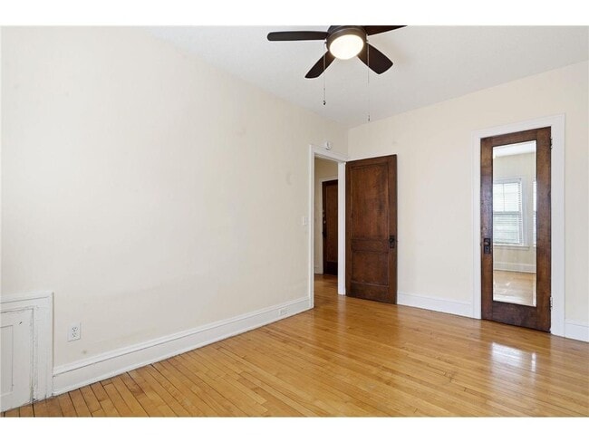 Building Photo - 220 E 19th St