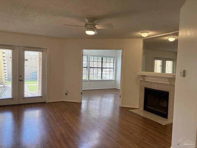 Building Photo - 5001 Soto Grande Dr