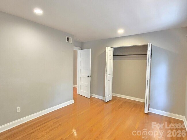 Building Photo - 3722 Park Rd