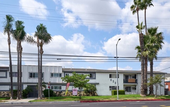 Building Photo - 6335 Whitsett Ave