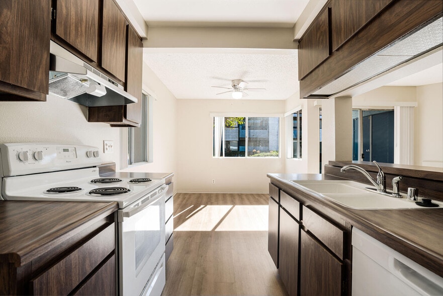 Building Photo - Villa Marina Apartments