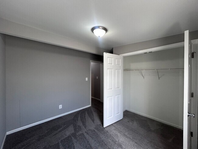 Building Photo - Baltimore - 2 bedrooms and 1 bath Available!