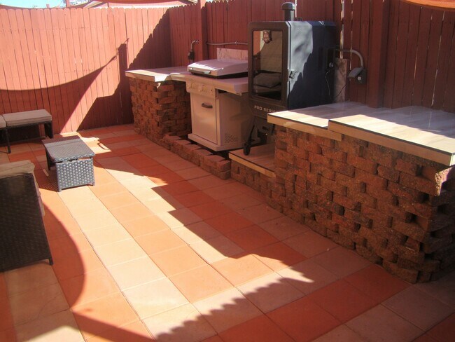 Building Photo - 4708 E Caballero St