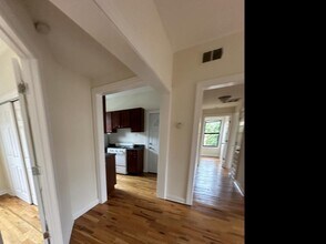 Building Photo - 3 bedroom in Chicago IL 60613