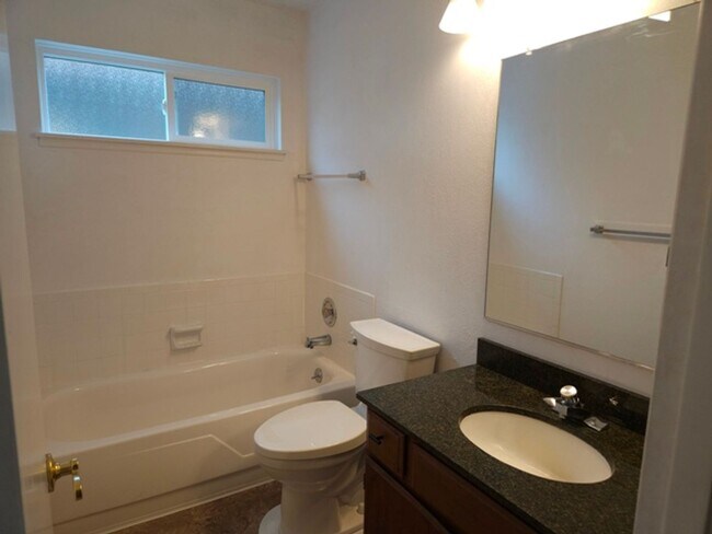 Building Photo - 2Bd/2Ba Single Story Home - Available to View!