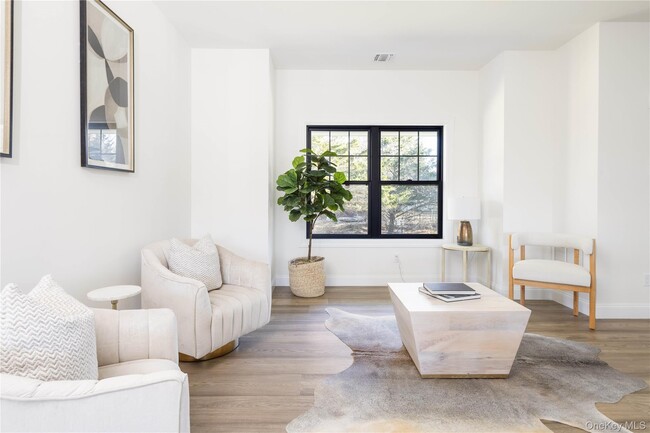 Building Photo - 242 Maple Ln