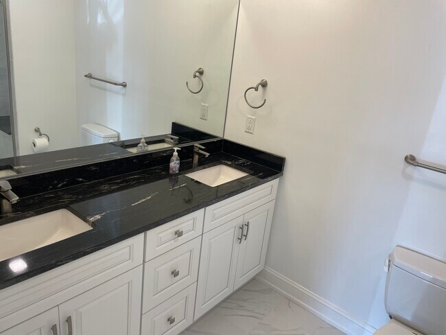 Primary Bathroom - 228 Adams Pointe Blvd