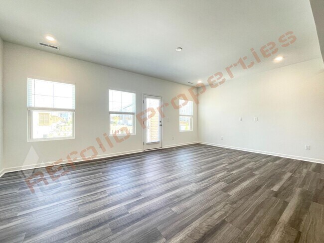 Building Photo - Brand New 3 Story 4 bedroom, 3.5 bathroom ...