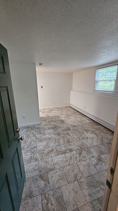 Building Photo - 9 Emerald Dr