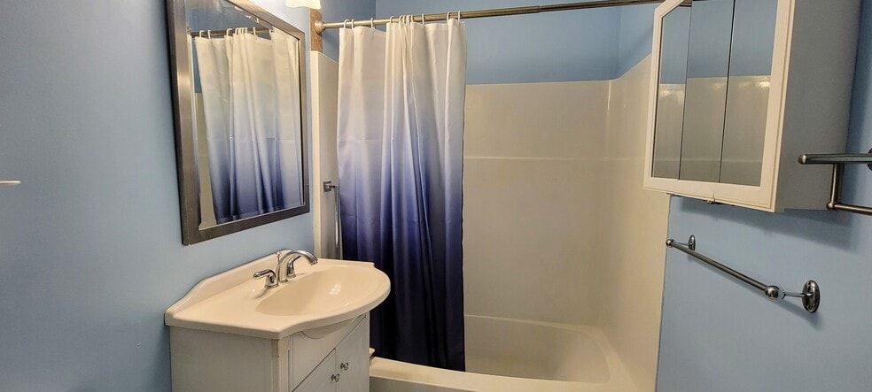 bathroom - 100 Grand View Ave
