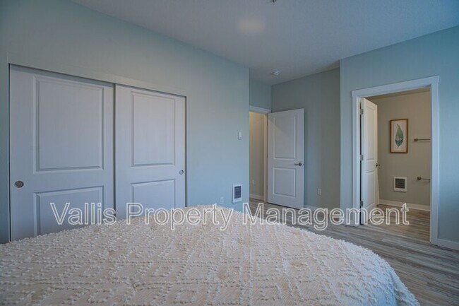 Building Photo - 13001 S Crompton Lane