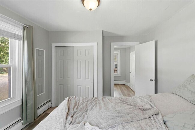 Building Photo - 515 Davisville Rd