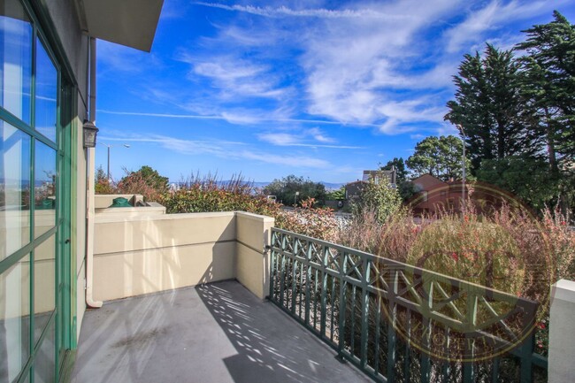 Building Photo - Twin Peaks - 2 BR, Office, 2.5 BA Townhome...