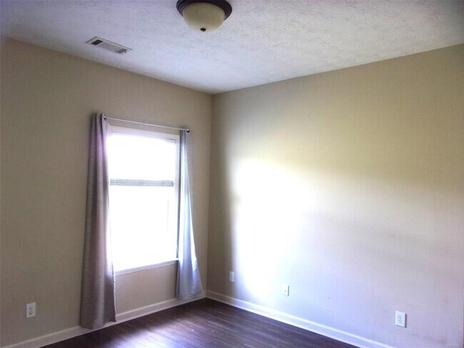 Building Photo - 718 Briarcliff Pl