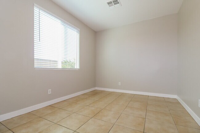 Building Photo - 5123 W Fulton St