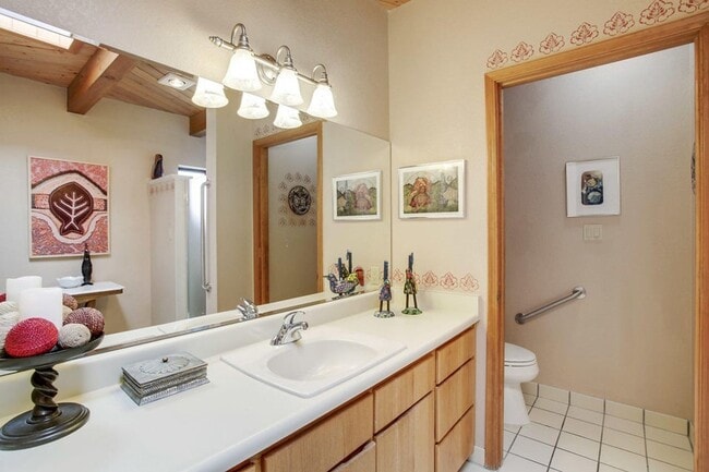 Building Photo - 3 Bedroom, 2 Bathroom Home in North Albuqu...