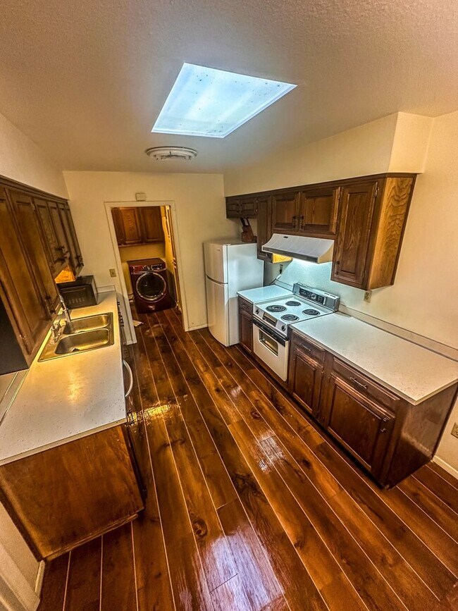 Building Photo - NE 2/BA 2/BA 2/CG