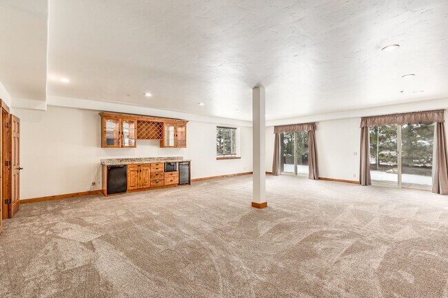 Building Photo - Freshly Renovated Deer Mountain Home for Rent NOW!