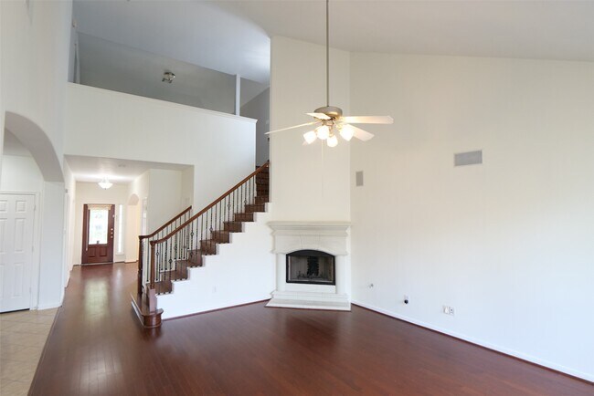 Building Photo - 6119 Lakenshire Falls Ln