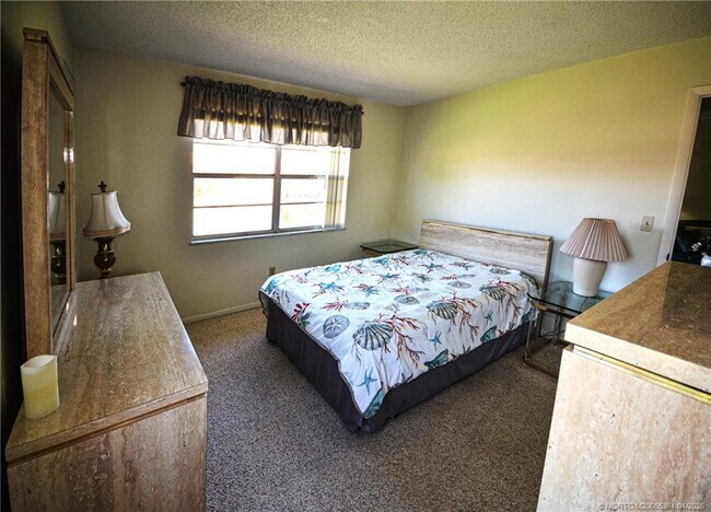 Building Photo - 1963 SW Palm City Rd