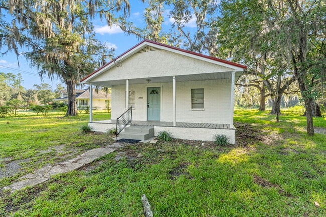 Building Photo - Modern Comfort Meets Country Charm 2BR/1BA...