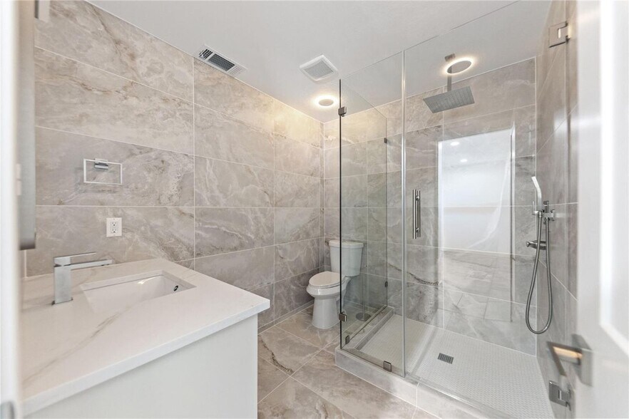 Building Photo - 3616 Woodleigh Dr