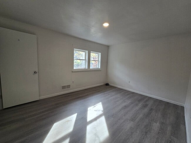 Building Photo - 2 Bedroom Townhome in Hempfield School district