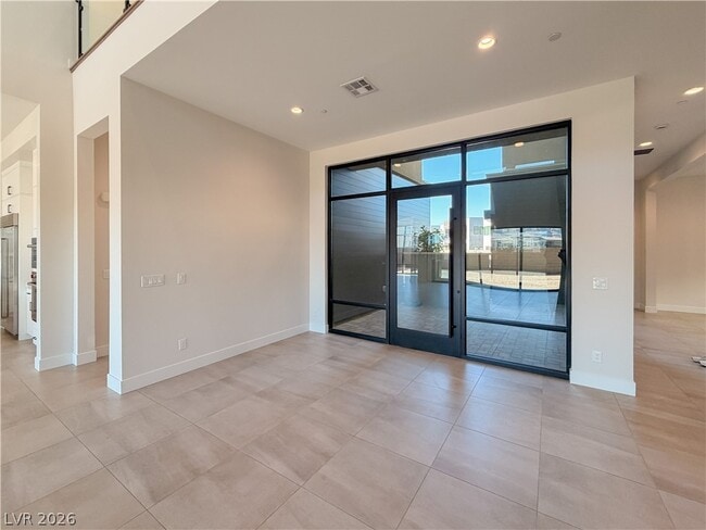 Building Photo - 10761 Canyon Bloom Dr