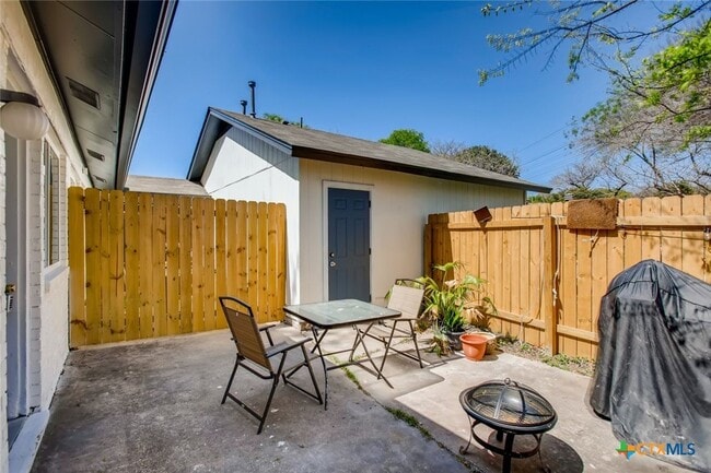 Building Photo - 312 W William Cannon Dr