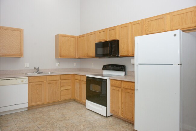Building Photo - 42635 Park Cresent Dr