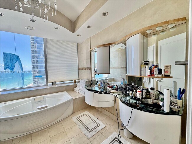 Building Photo - 18101 Collins Ave