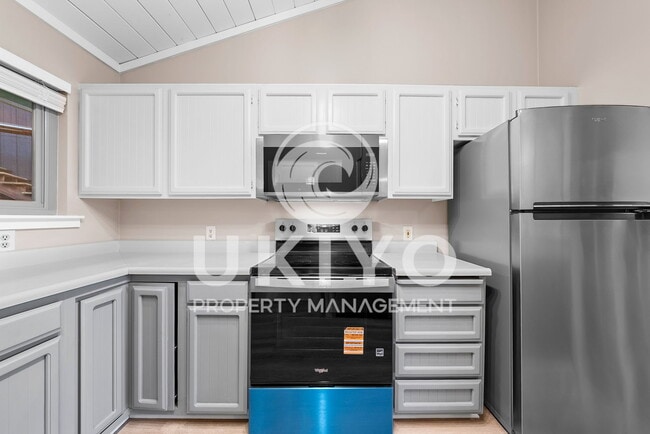 Building Photo - 8655 Skyline Blvd