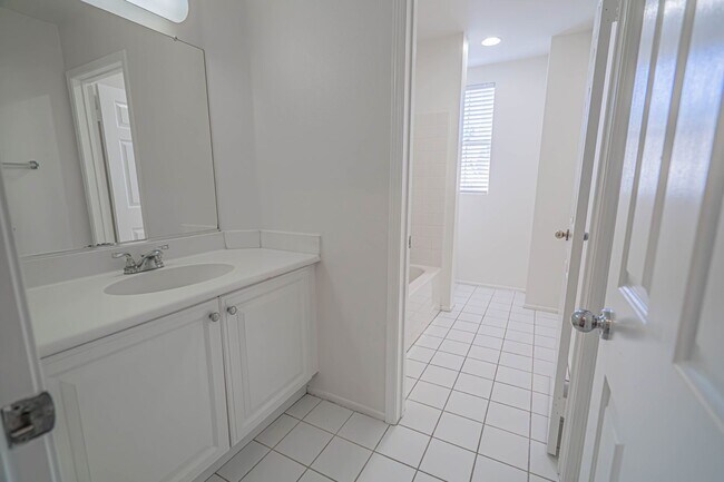 Building Photo - Charming 3-Bedroom Home with Large Loft or Alternate 4th Bedroom!