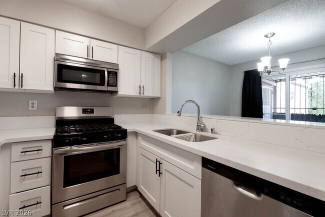 Building Photo - 1501 Living Desert Dr