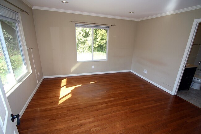 Building Photo - CHARMING 3 BED, 2 BATH SF HOME FOR RENT IN BOTHELL