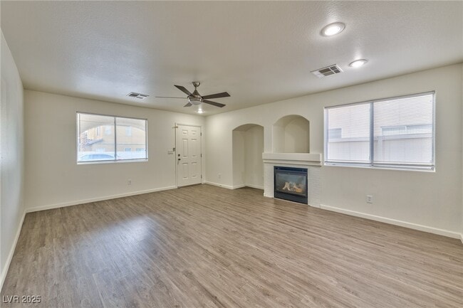 Building Photo - 949 Medina De Leon Ave