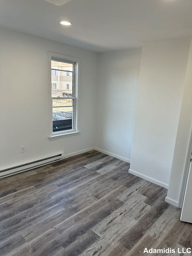 Building Photo - 2 bed in Southie