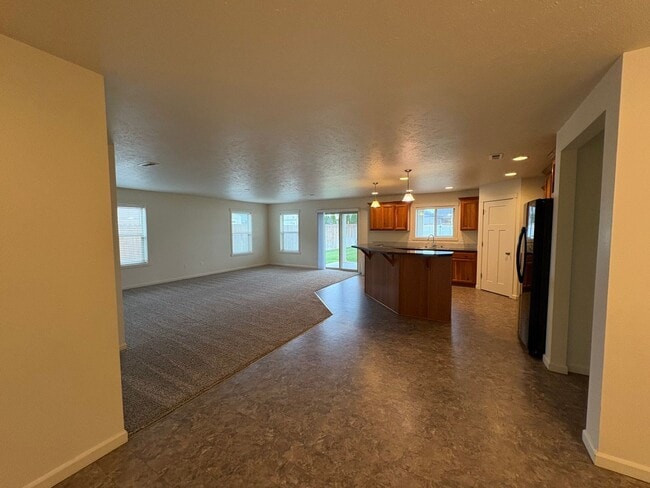 Building Photo - Home for rent in Quincy