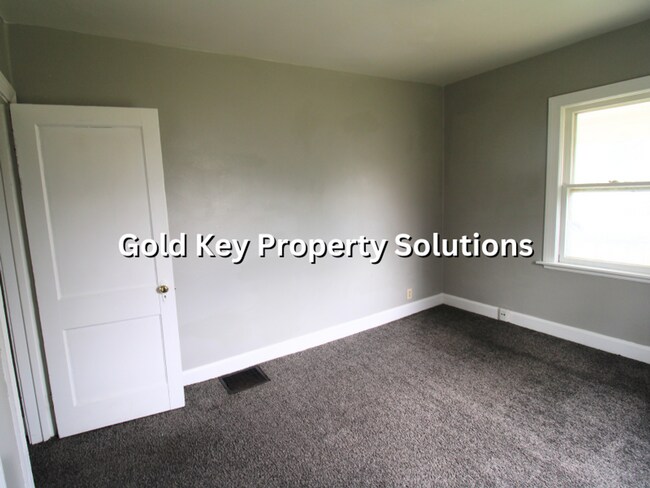 Building Photo - 2 BR 1 BA House with 2 Covered Porches and Huge Garage (NO SECTION 8)