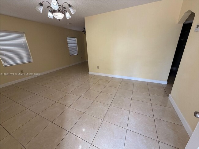 Building Photo - 255 SW 60th Ave